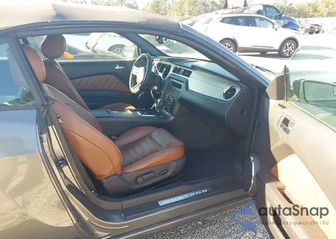 2013 Ford Mustang V6 Premium z USA, uszkodzony, nr VIN 1ZVBP8EM6D5227942